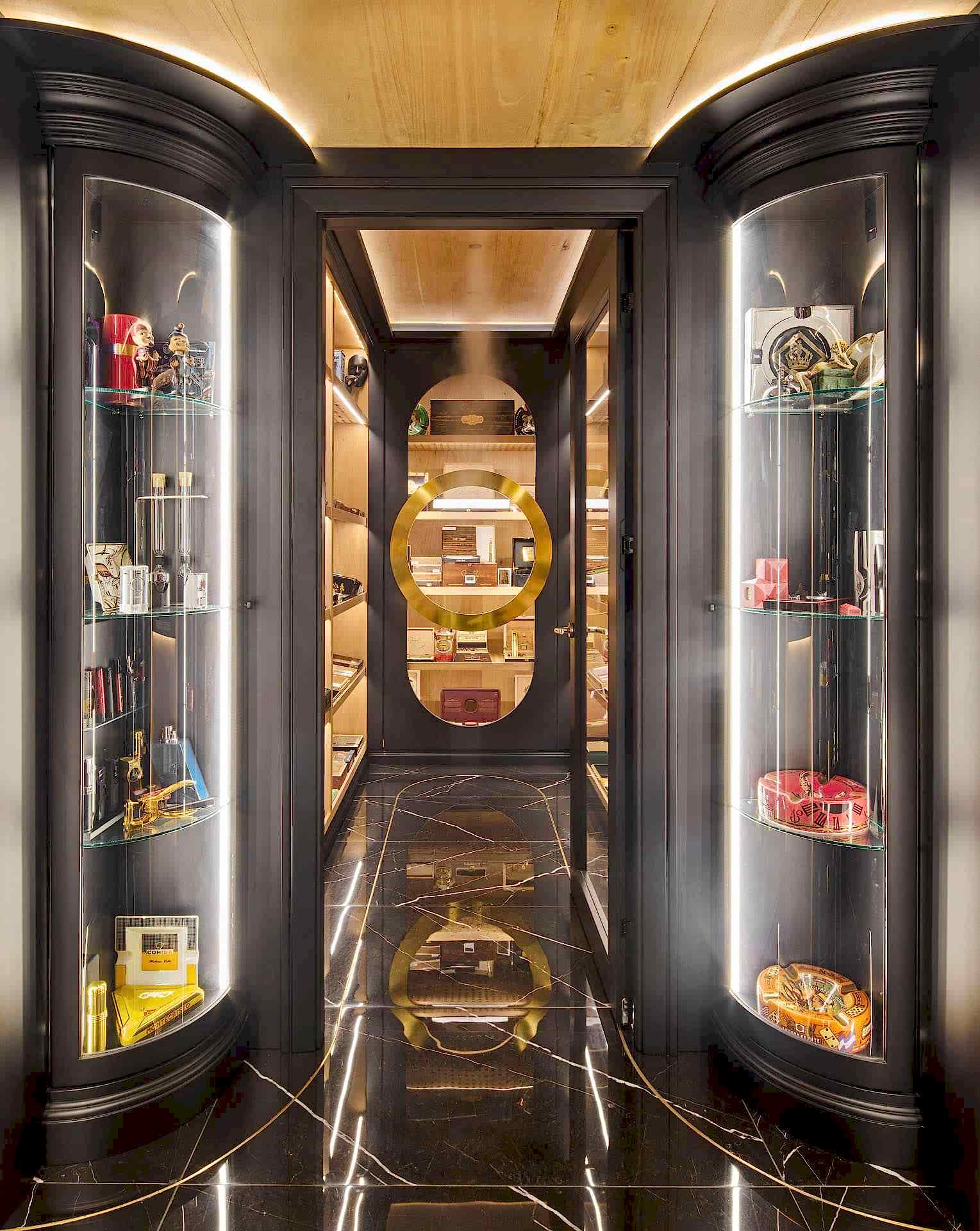 URLA WALK IN HUMIDOR